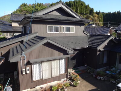 富山県氷見市　K様邸　屋根葺き替え・外壁カバー工事