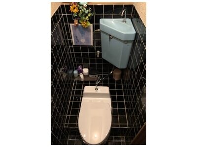 和式トイレをリーズナブルに洋式風トイレに改修、身体にやさしい使用感で安全と安心を♪／トイレ／アフター