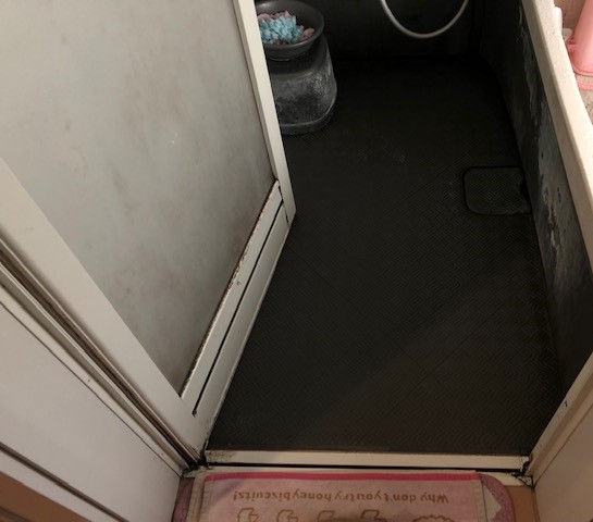 富山県高岡市のユニットバス＆洗面化粧台＆エコキュートの取替工事/施工事例/施工前/ユニットバス交換/浴室