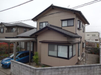 「20年耐久」の塗料で外壁塗装。上品で落ち着いた仕上がりにお客様もご満足／完成／富山県高岡市