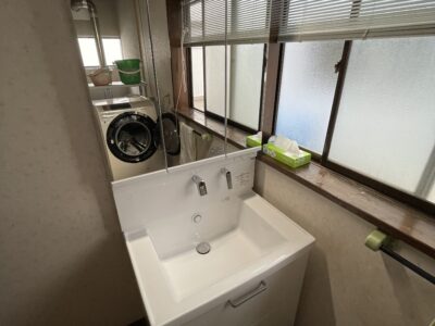 使い心地にご満足！スウィング三面鏡付き洗面化粧台／完成／富山県氷見市