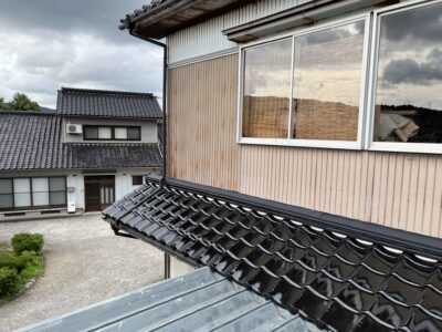 大雪の被害で歪んでしまった屋根瓦を修復／完成／富山県氷見市