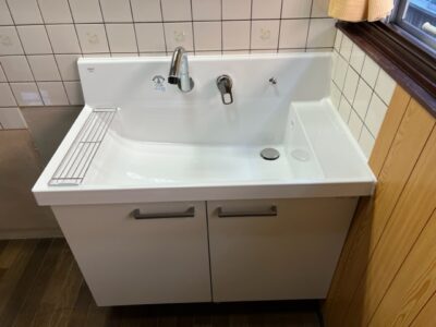 使いやすさ快適！鏡はそのままで洗面台をピアラに交換／完成