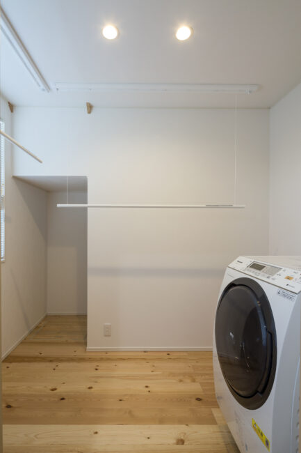 無垢材をふんだんに使った新築工事／施工事例／完成／ランドリールーム