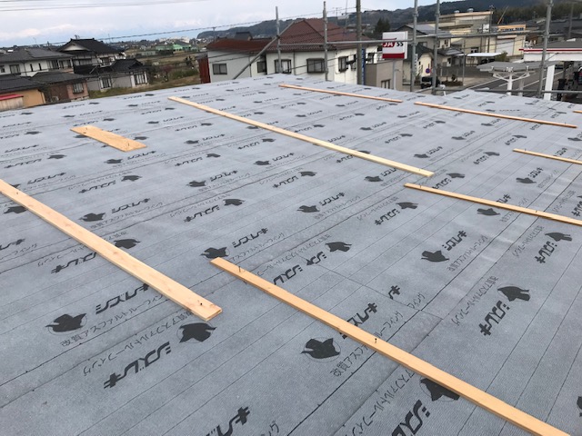 無垢材をふんだんに使った新築工事／施工事例／施工中／屋根／ルーフィング