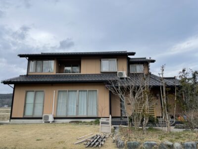 富山県氷見市の外壁一部張替え・全面塗装工事/施工事例/完成/全景