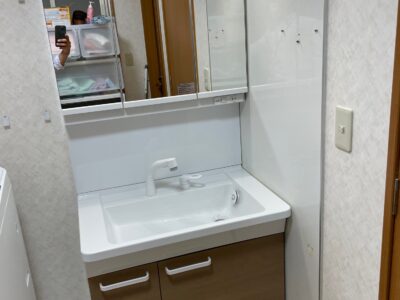 20年使用していた洗面化粧台を低予算で交換したい！収納もたっぷりTOTOVシリーズで気分一新♪